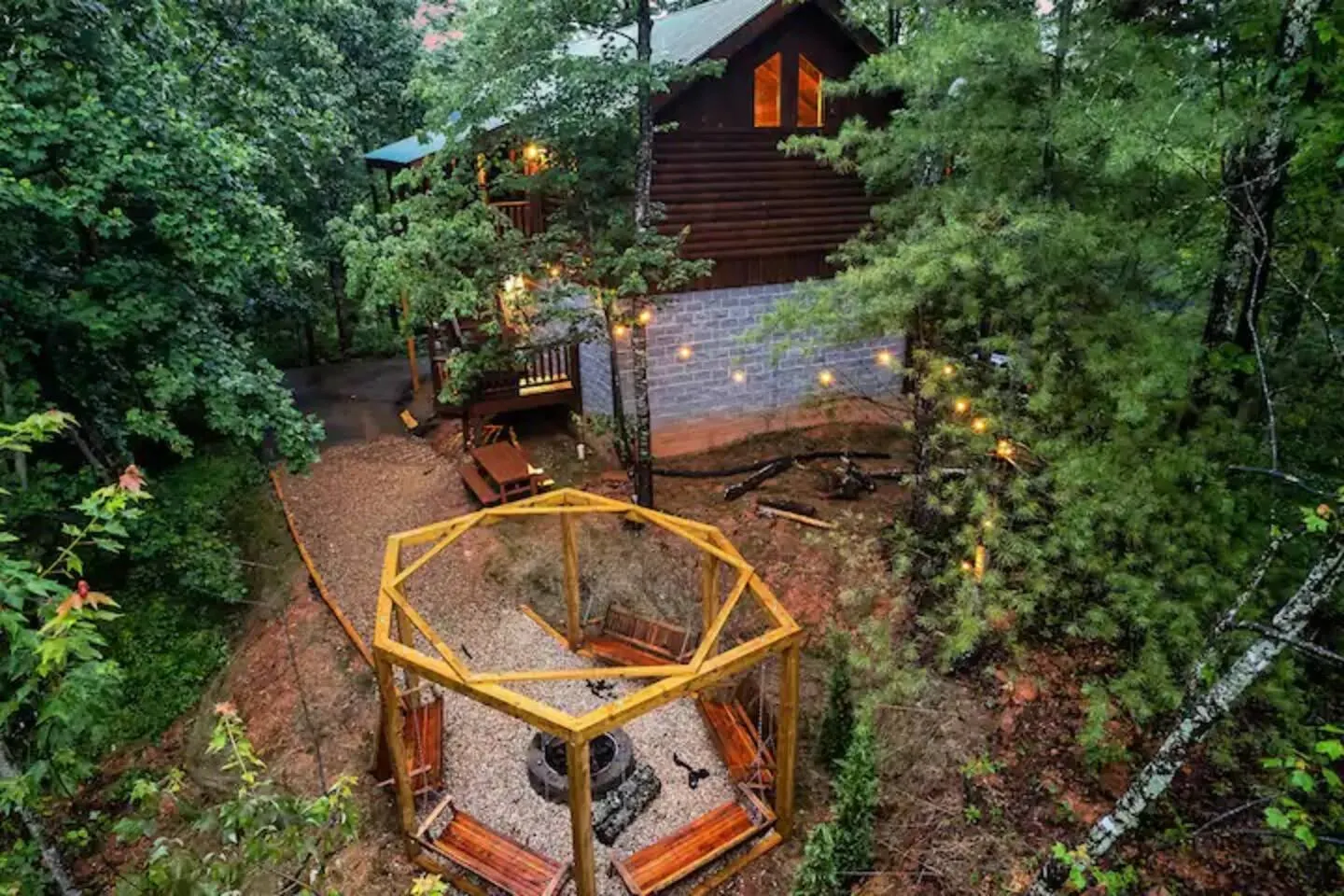 Luxury Cabin 4 King Beds Jacuzzi in Each Room 9