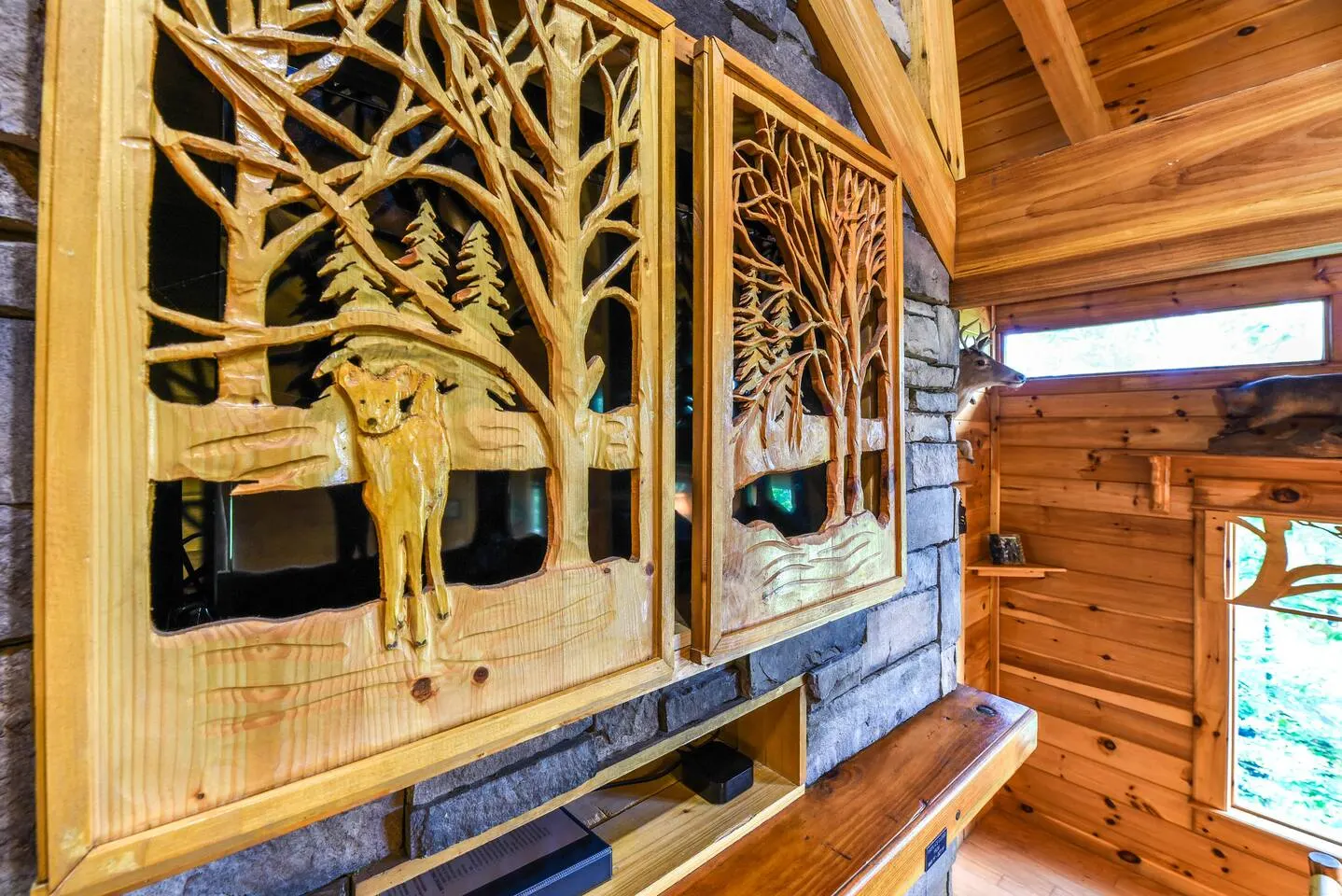 Luxury Cabin 4 King Beds Jacuzzi in Each Room 11