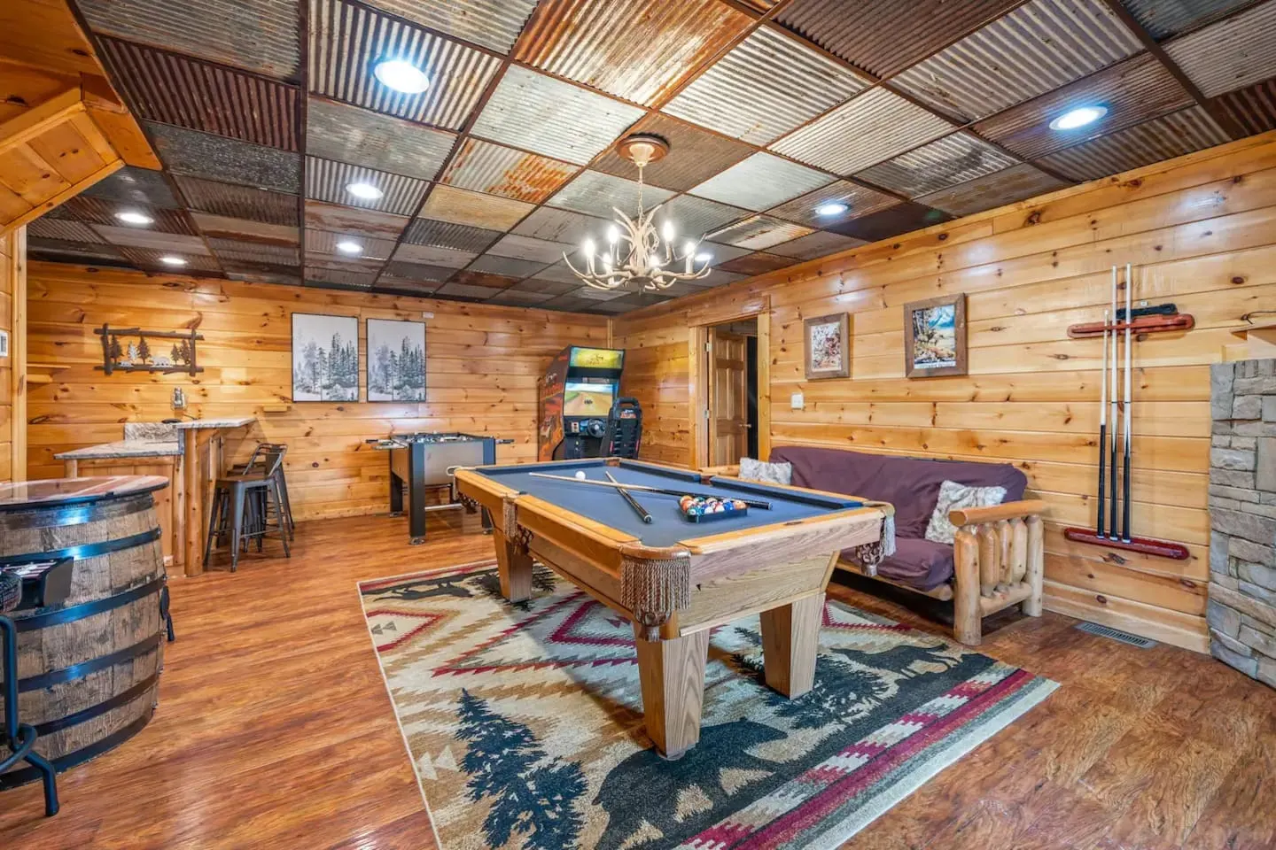 Luxury Cabin 4 King Beds Jacuzzi in Each Room 17