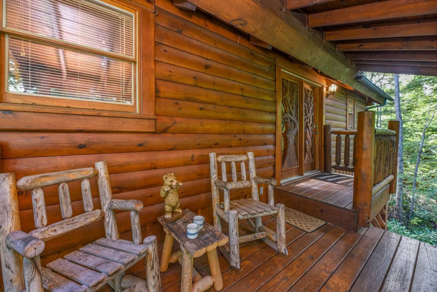 Luxury Cabin 4 King Beds Jacuzzi in Each Room 8