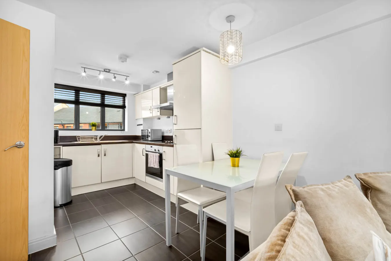Stylish Apartment - JQ - City Centre - Fast WiFi 5