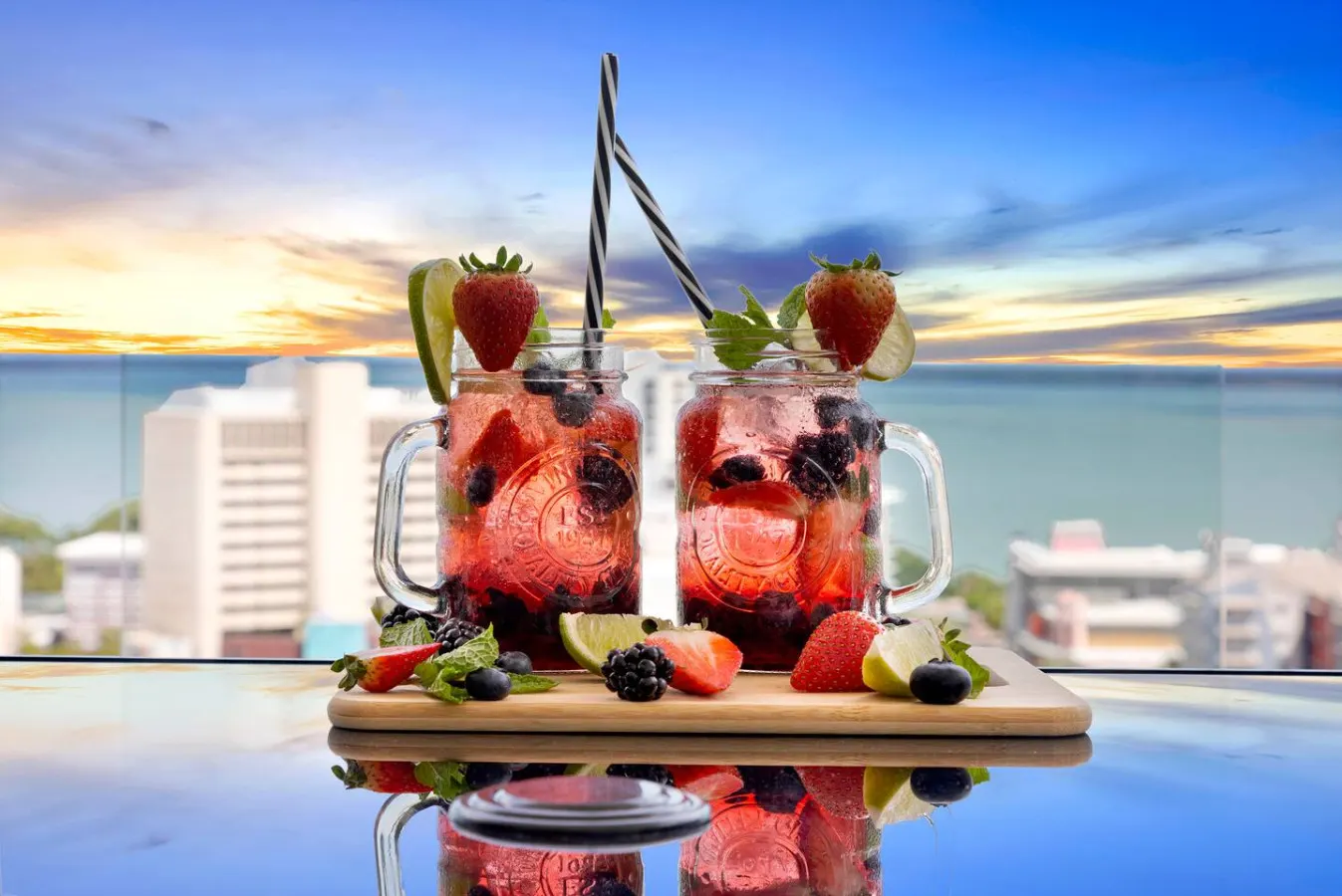 Sunshine Delight: Seaview ~ Pool ~ Gym ~ Balcony 9