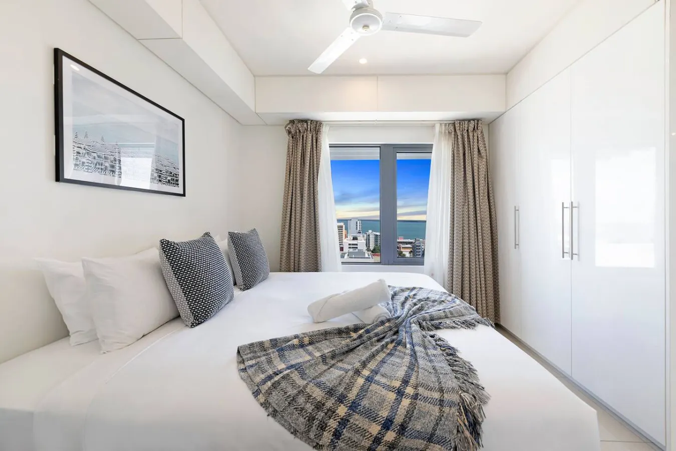 Sunshine Delight: Seaview ~ Pool ~ Gym ~ Balcony 16