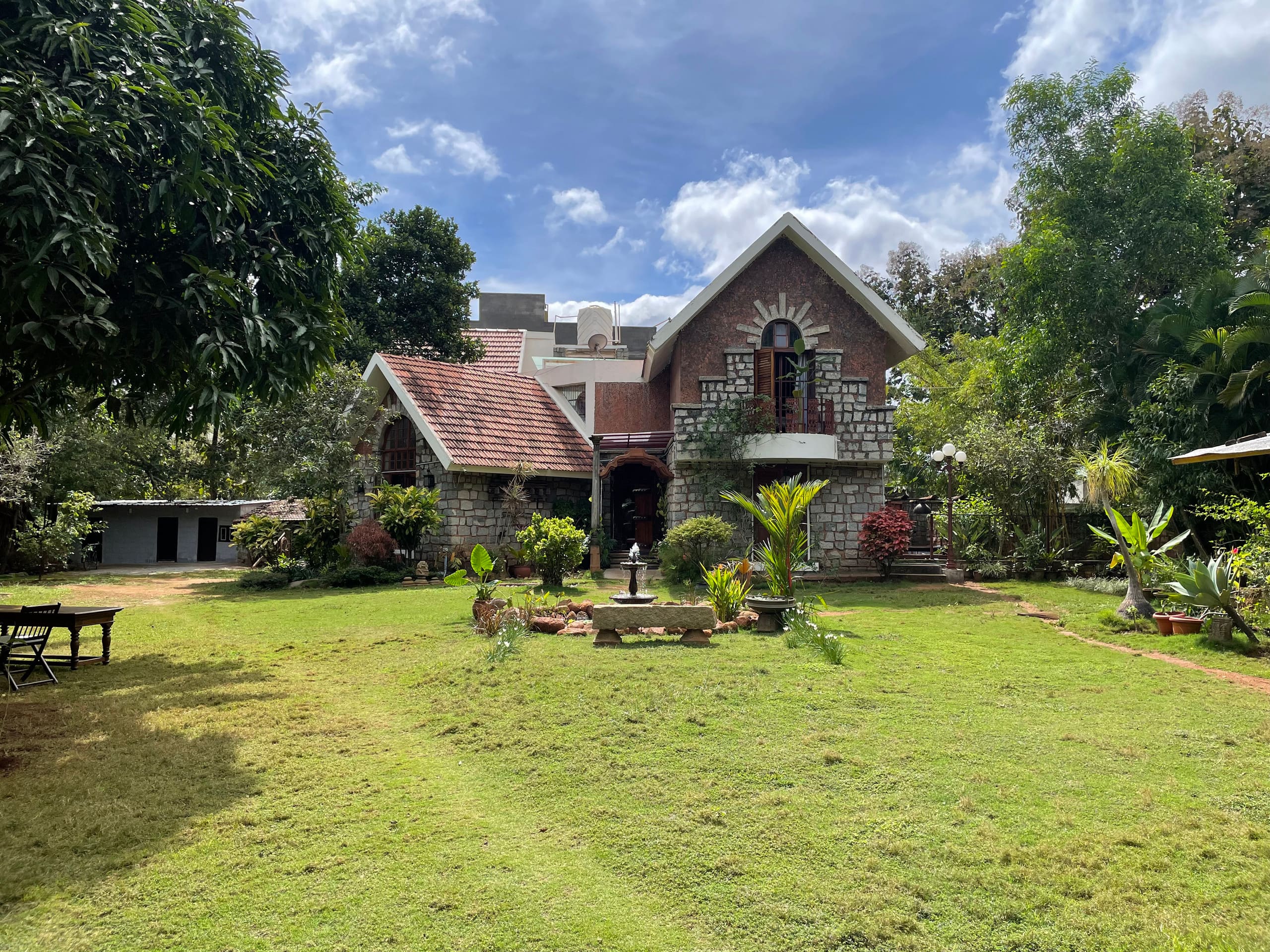 Dhakshini Vintage Project : Antique Style Farmstay