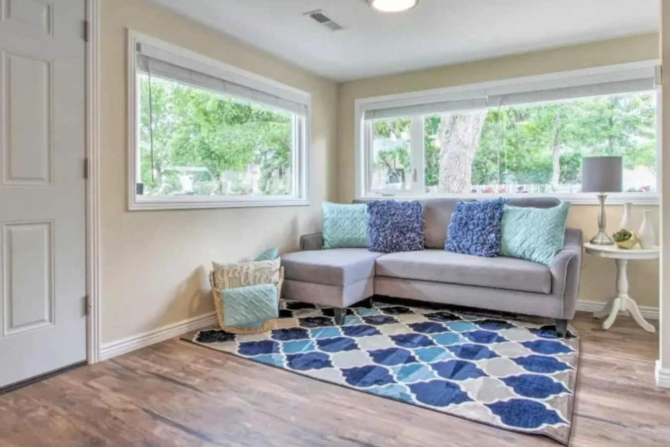 Designer Cottage Retreat | Walkable Downtown | W & R