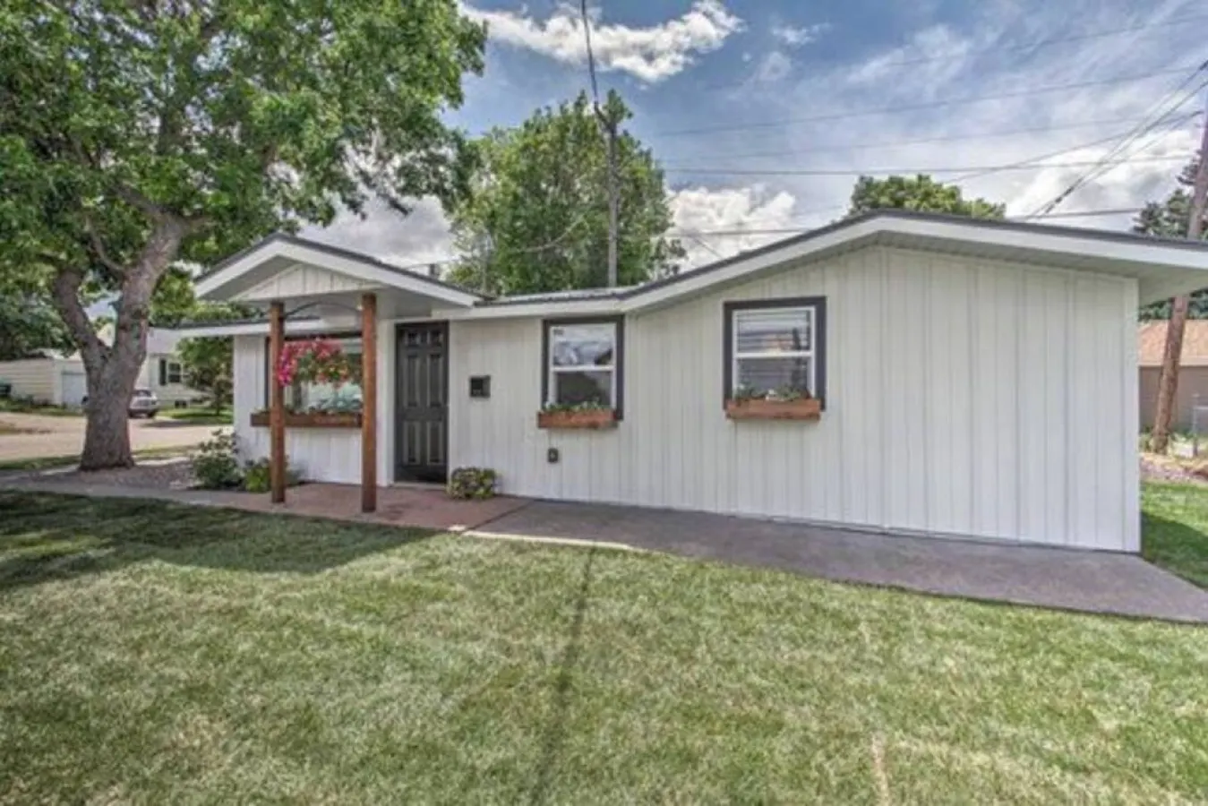 Designer Cottage Retreat Walkable Downtown W & R 2