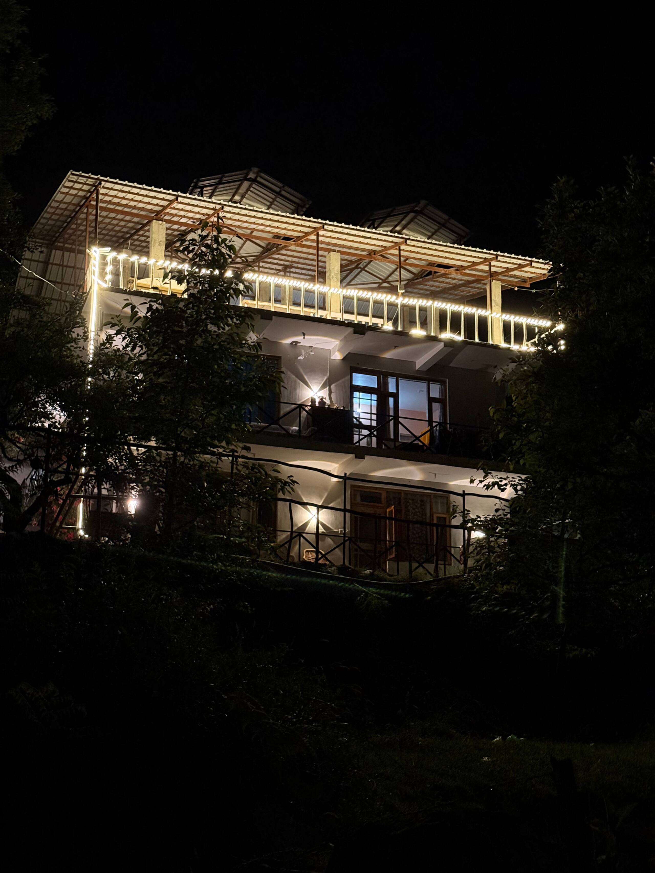 Tarang stays | a premium 4 room set in old Manali 6