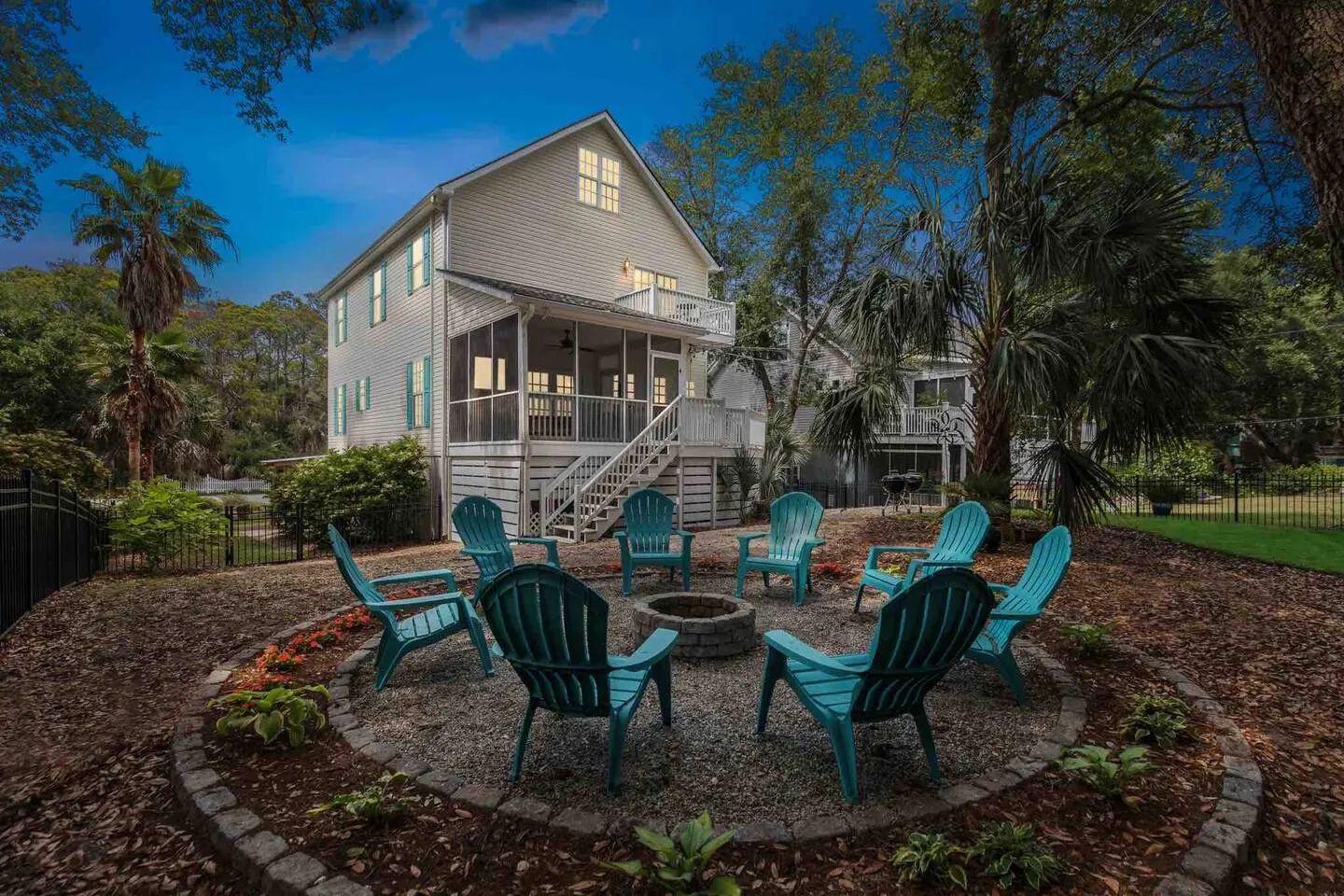 Folly Beach Home: Walk Everywhere - Happy Ours