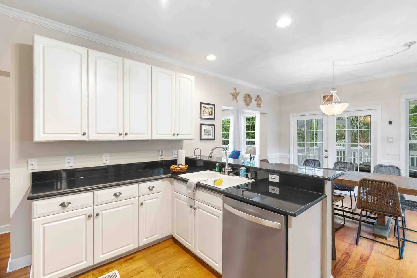 Folly Beach Home: Walk Everywhere - Happy Ours 9