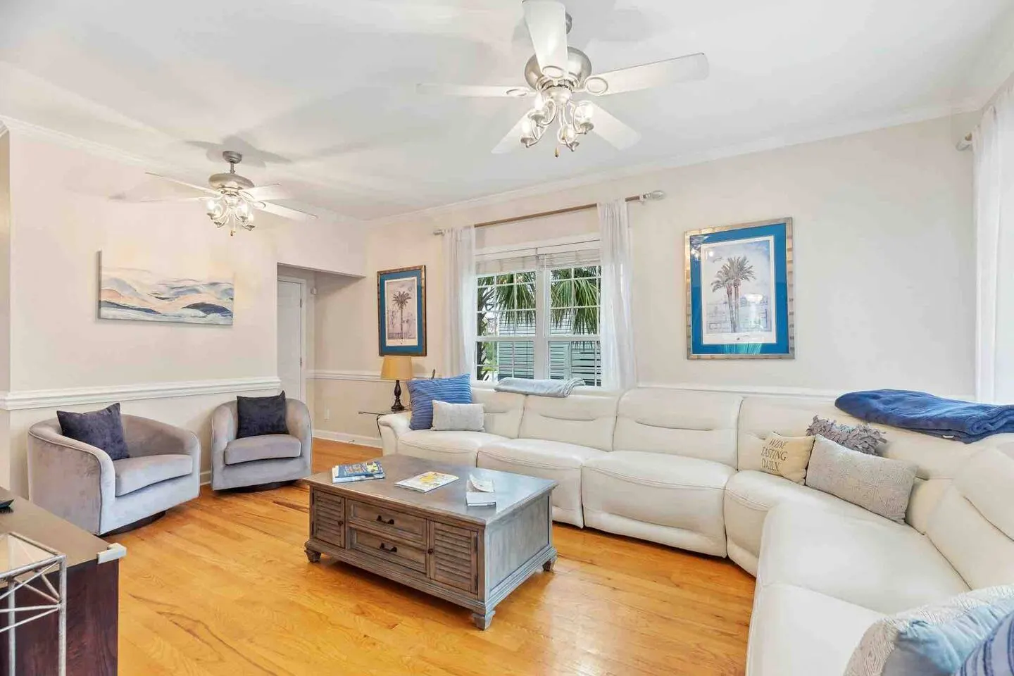 Folly Beach Home: Walk Everywhere - Happy Ours 17