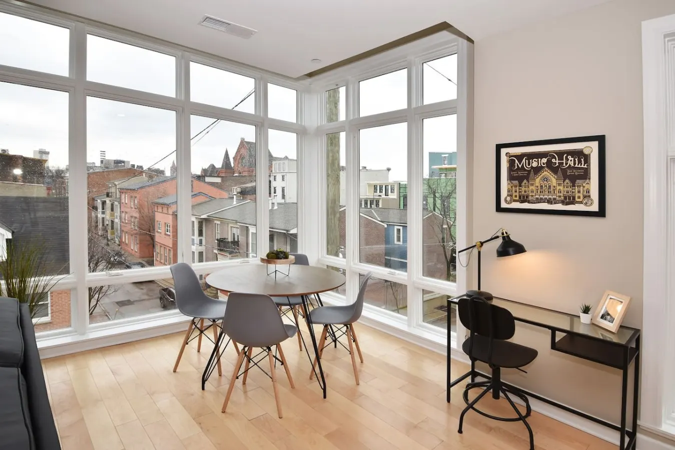 Best-of-the-Best in OTR, FREE Parking! 9