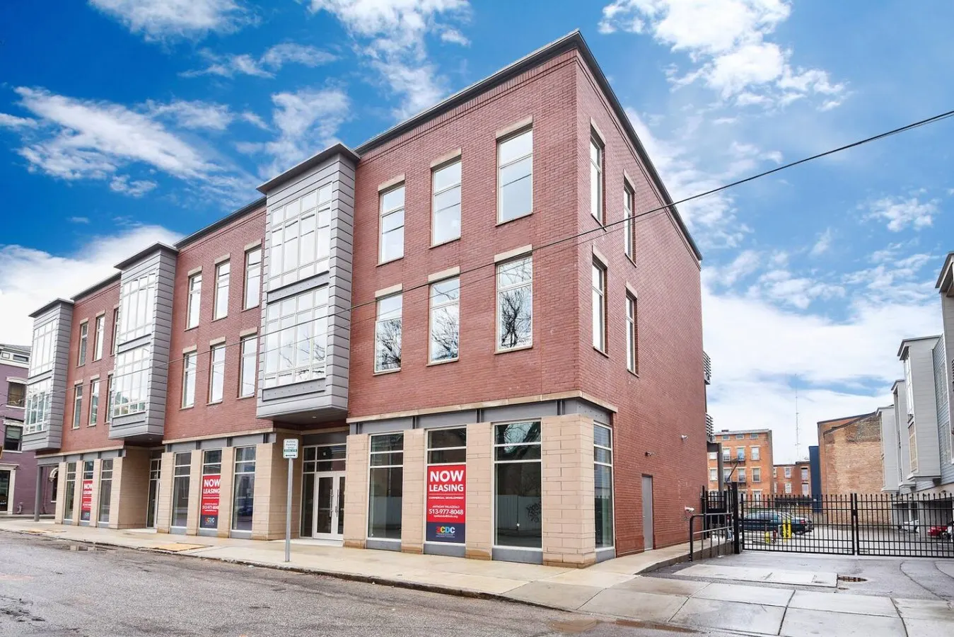 Best-of-the-Best in OTR, FREE Parking! 4