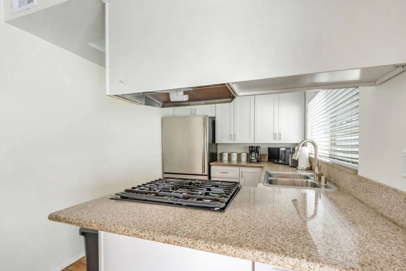 2bd/2bth Nobel Delight, Close To South Coast Plaza 12