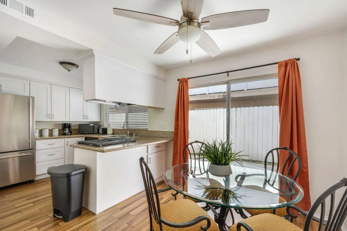 2bd/2bth Nobel Delight, Close To South Coast Plaza — photo 3