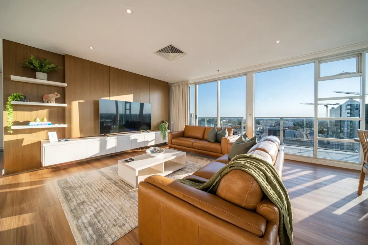 The Views Penthouse—Cityscape & Parkland Scenery