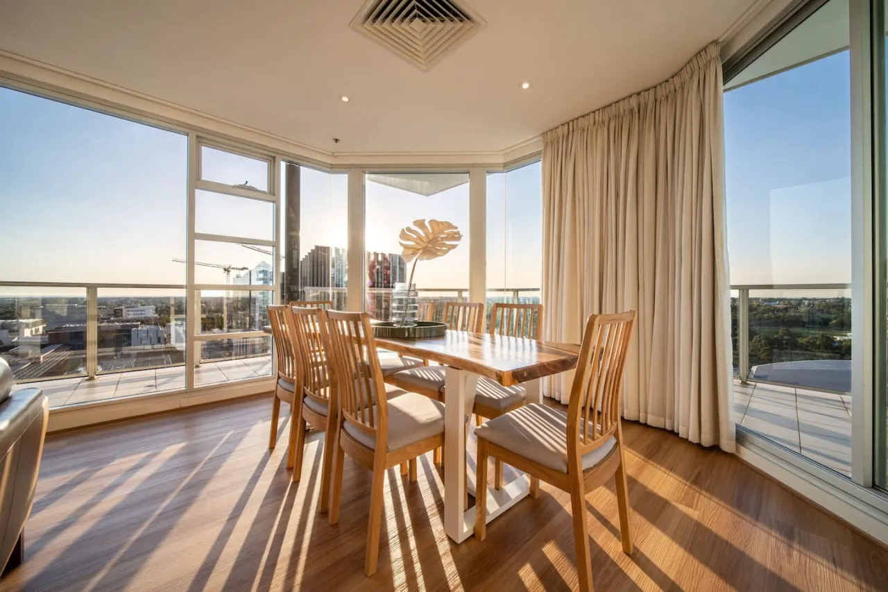 The Views Penthouse—Cityscape & Parkland Scenery — photo 2