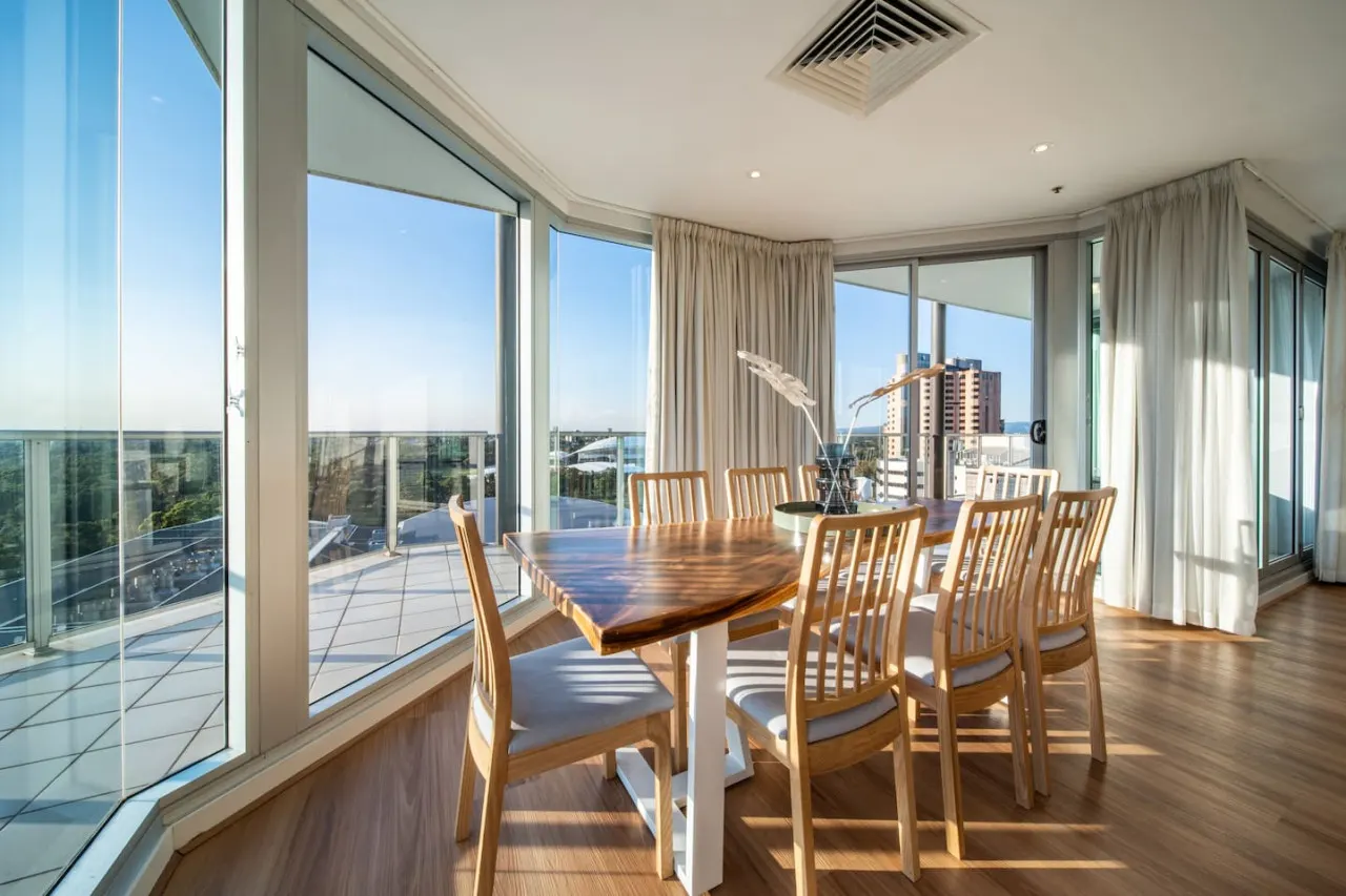 The Views Penthouse—Cityscape & Parkland Scenery 16