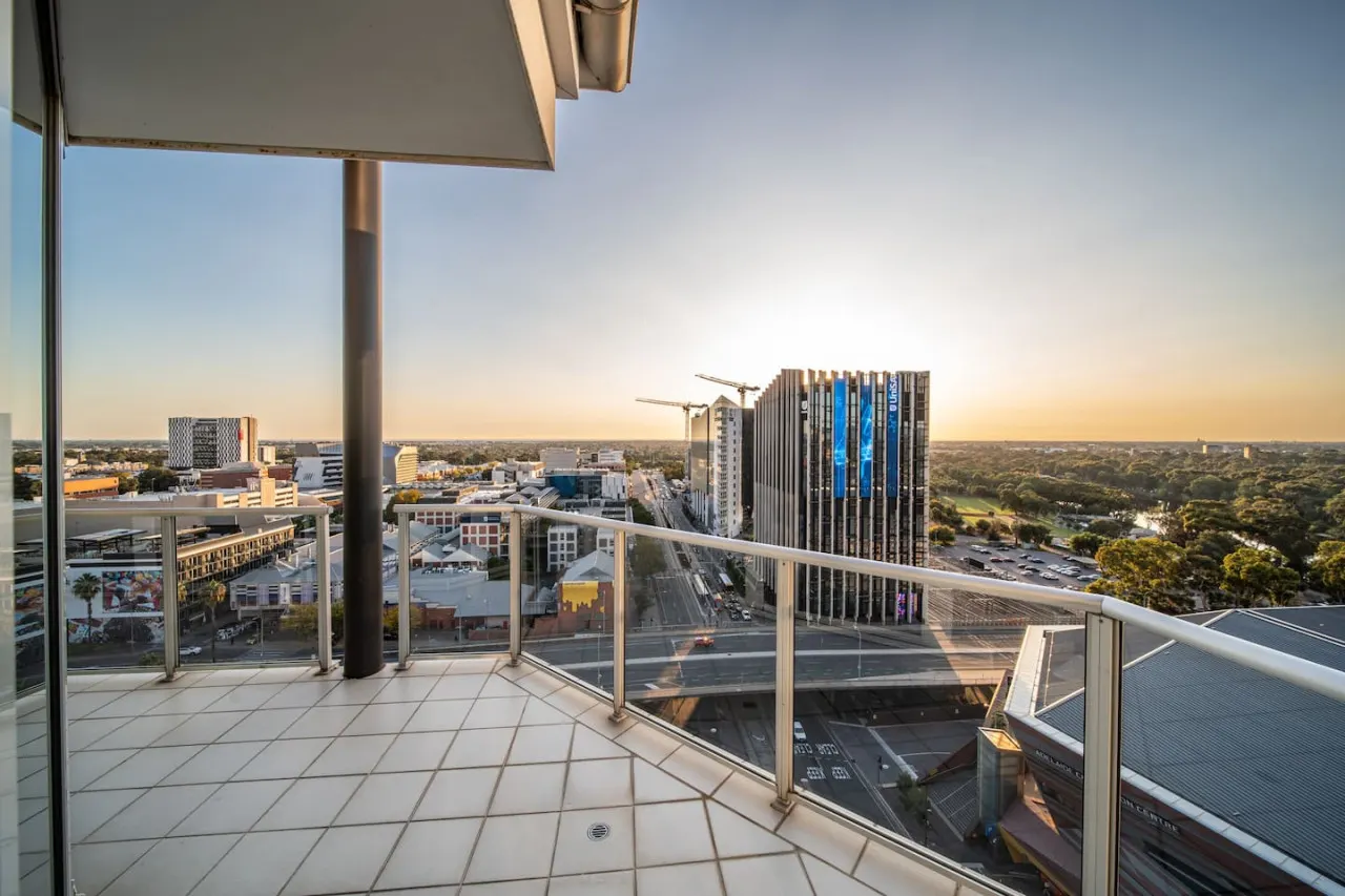 The Views Penthouse—Cityscape & Parkland Scenery 19