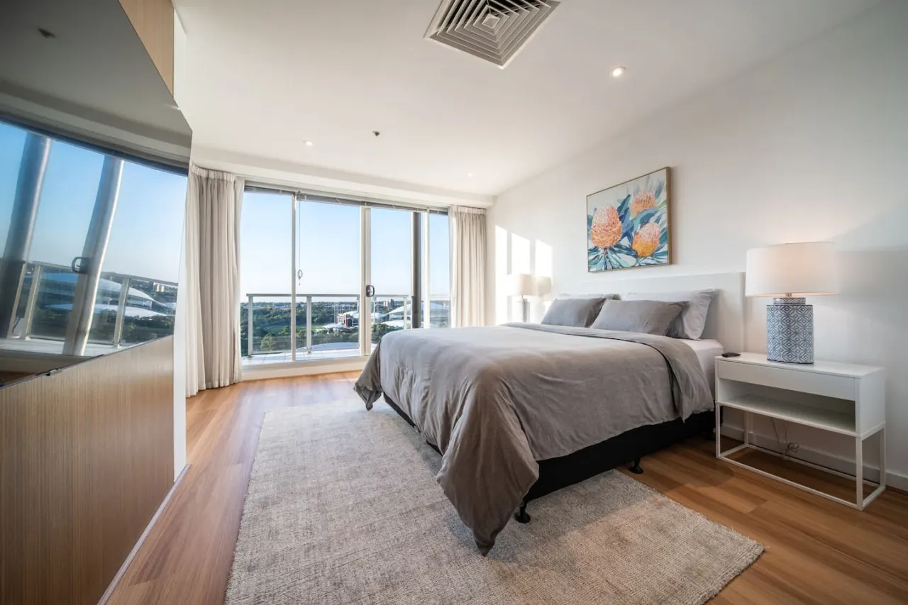 The Views Penthouse—Cityscape & Parkland Scenery — photo 4