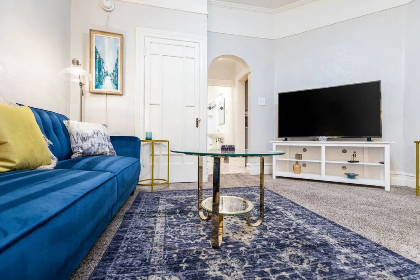New! - Downtown Private Historic Avenues Apartment — photo 2
