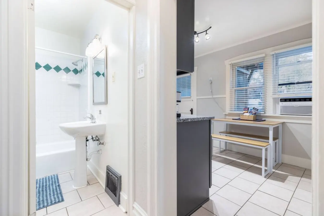 New! - Downtown Private Historic Avenues Apartment 11
