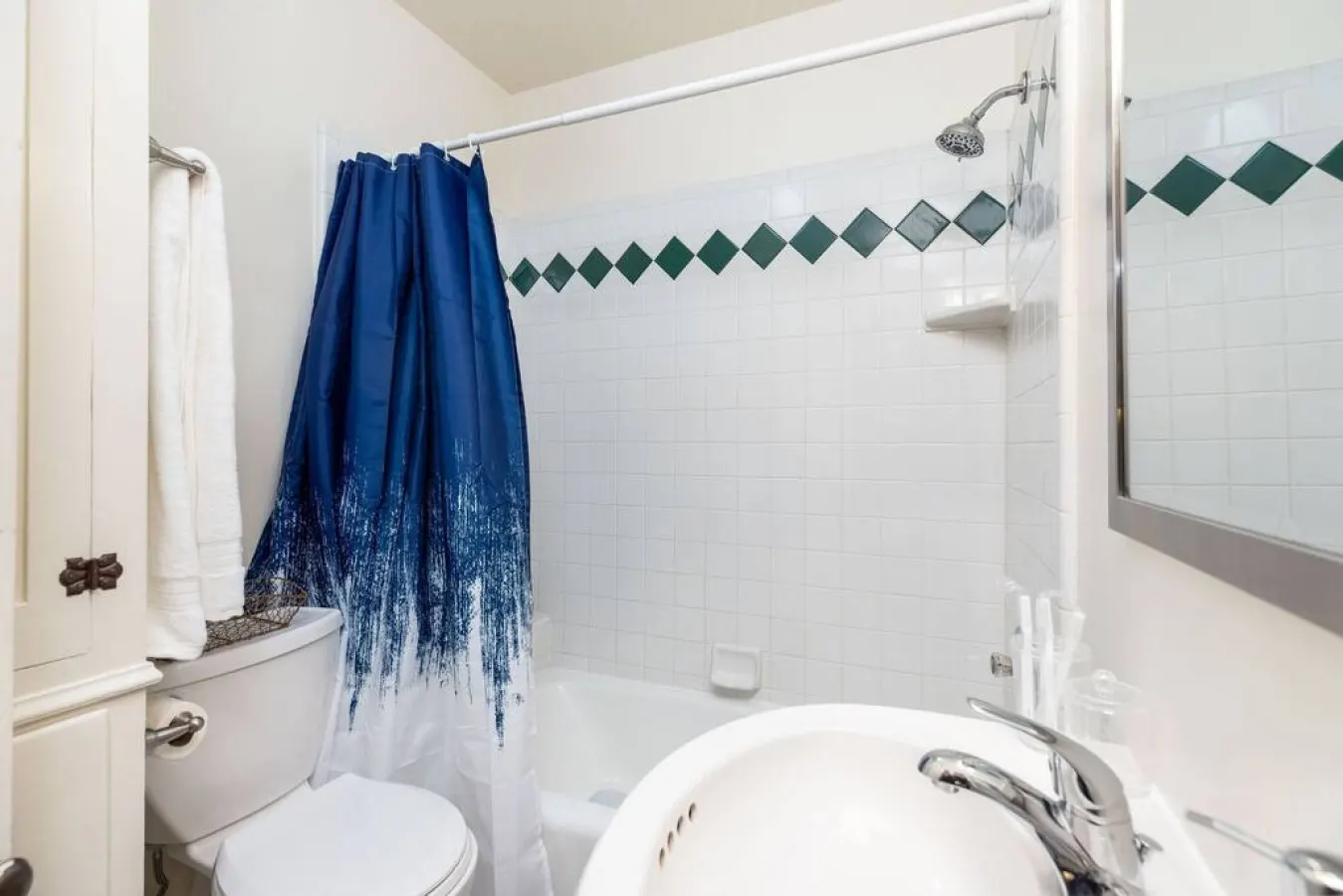 New! - Downtown Private Historic Avenues Apartment 12