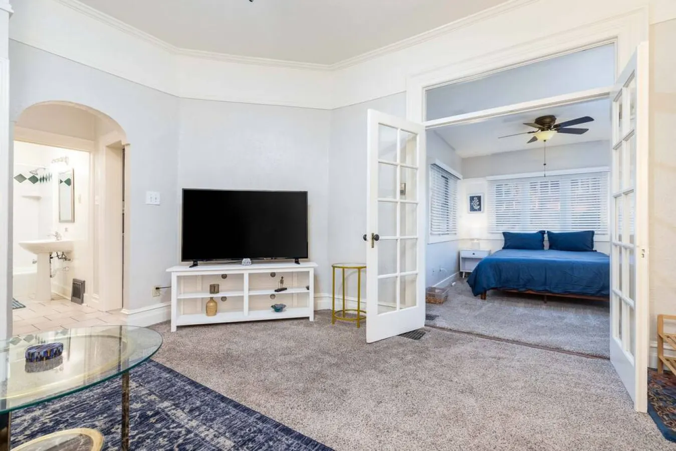 New! - Downtown Private Historic Avenues Apartment — photo 5