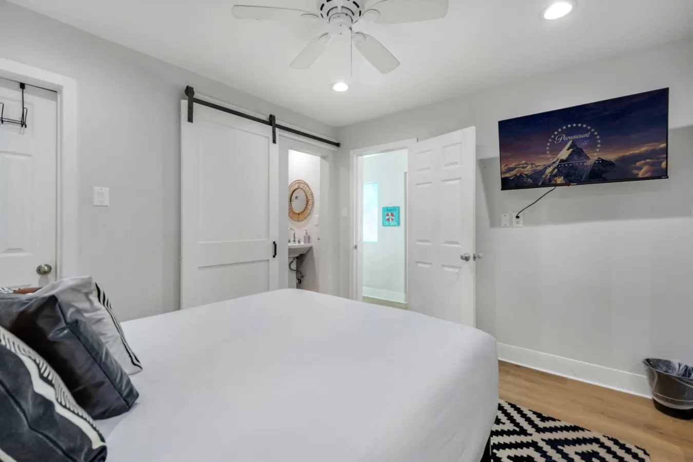 Steps to the Beach, Main St. & Pacific City - 1BR — photo 5