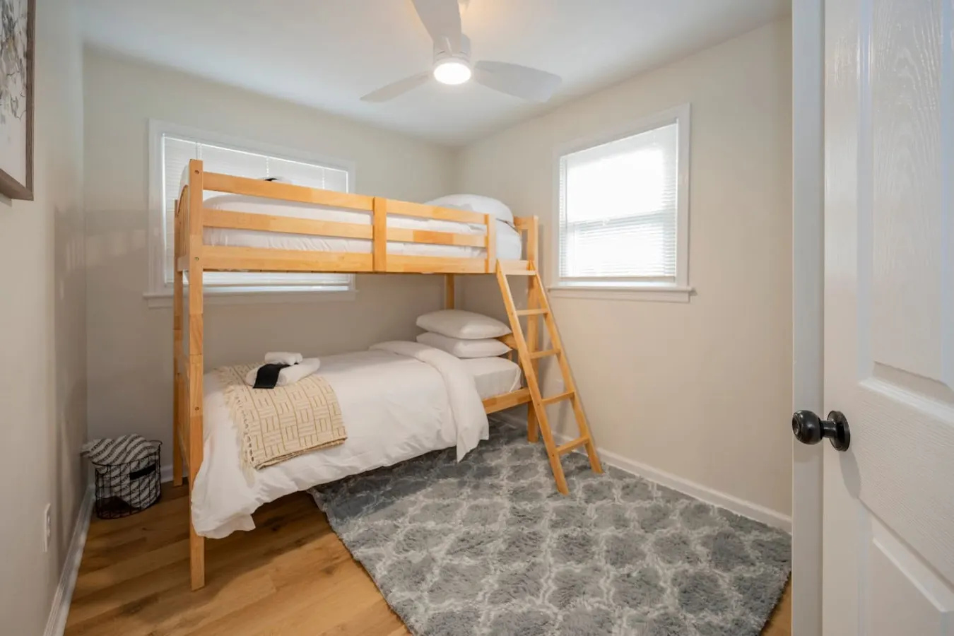 *Whole House* 4-BR Home 2 Kitchens + Free WiFi 5