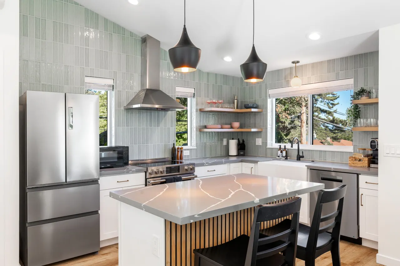 Maple Leaf Retreat | 2BD 3B | Garage Parking