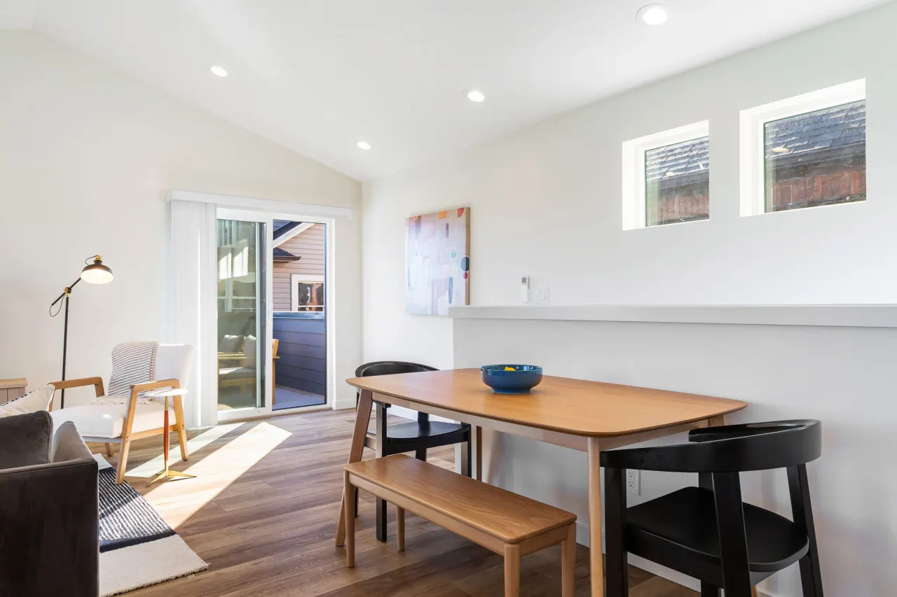 Maple Leaf Retreat 2BD 3B Garage Parking 17