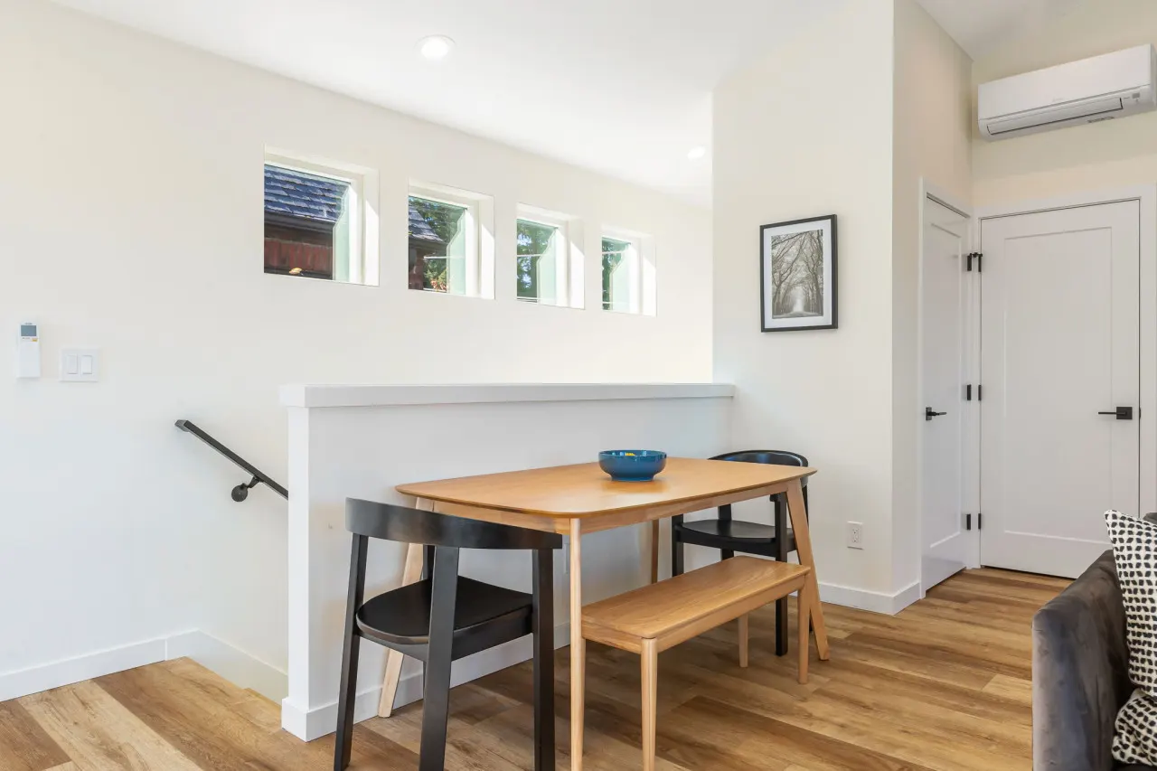 Maple Leaf Retreat 2BD 3B Garage Parking 18