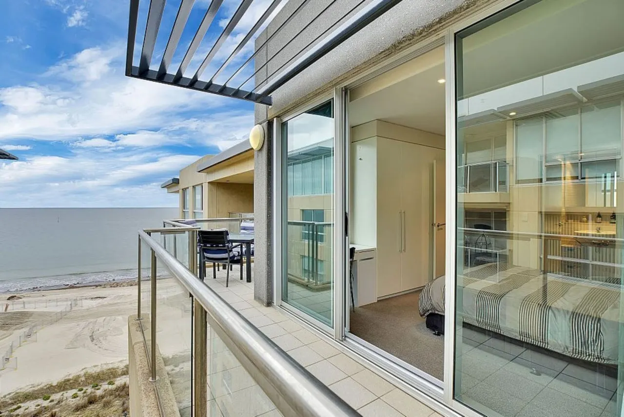 Apartment in Glenelg!