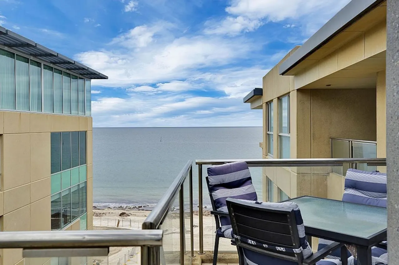 Apartment in Glenelg! 10