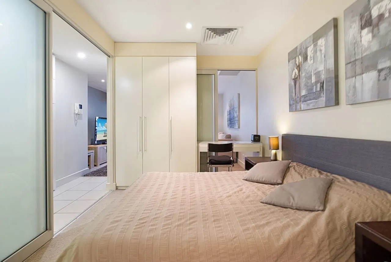 Apartment in Glenelg! 4