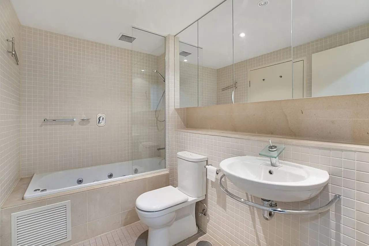 Apartment in Glenelg! 8