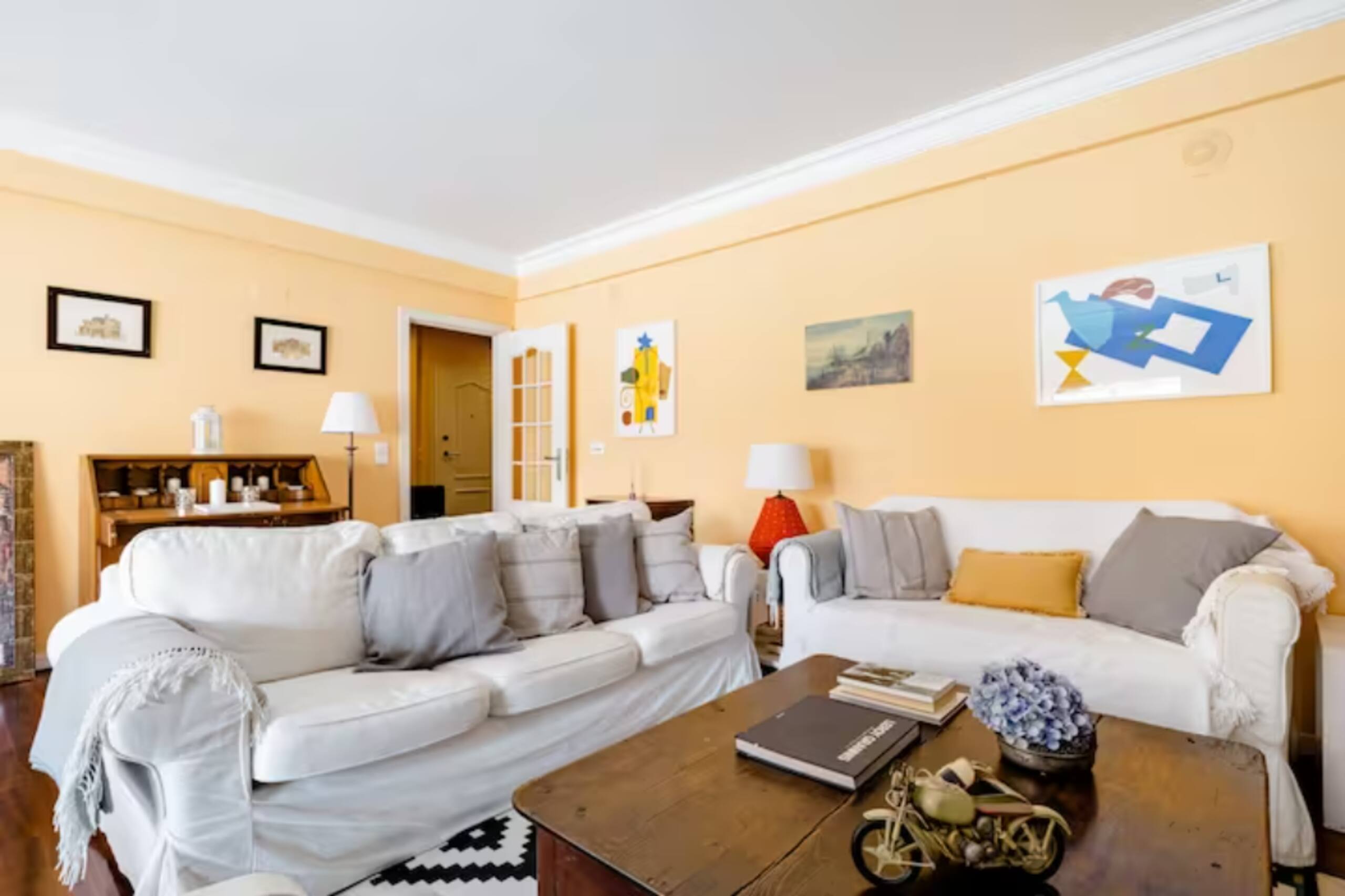 Charming and large family apartment with terrace 10