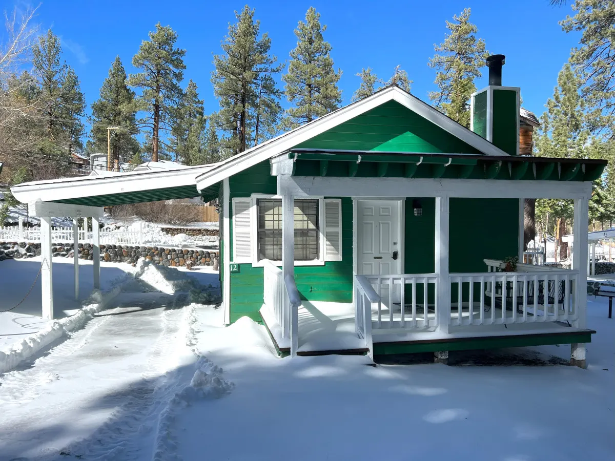 Tranquil 2 Bd Getaway w/ Hot Tub - Bear Manor #12 1