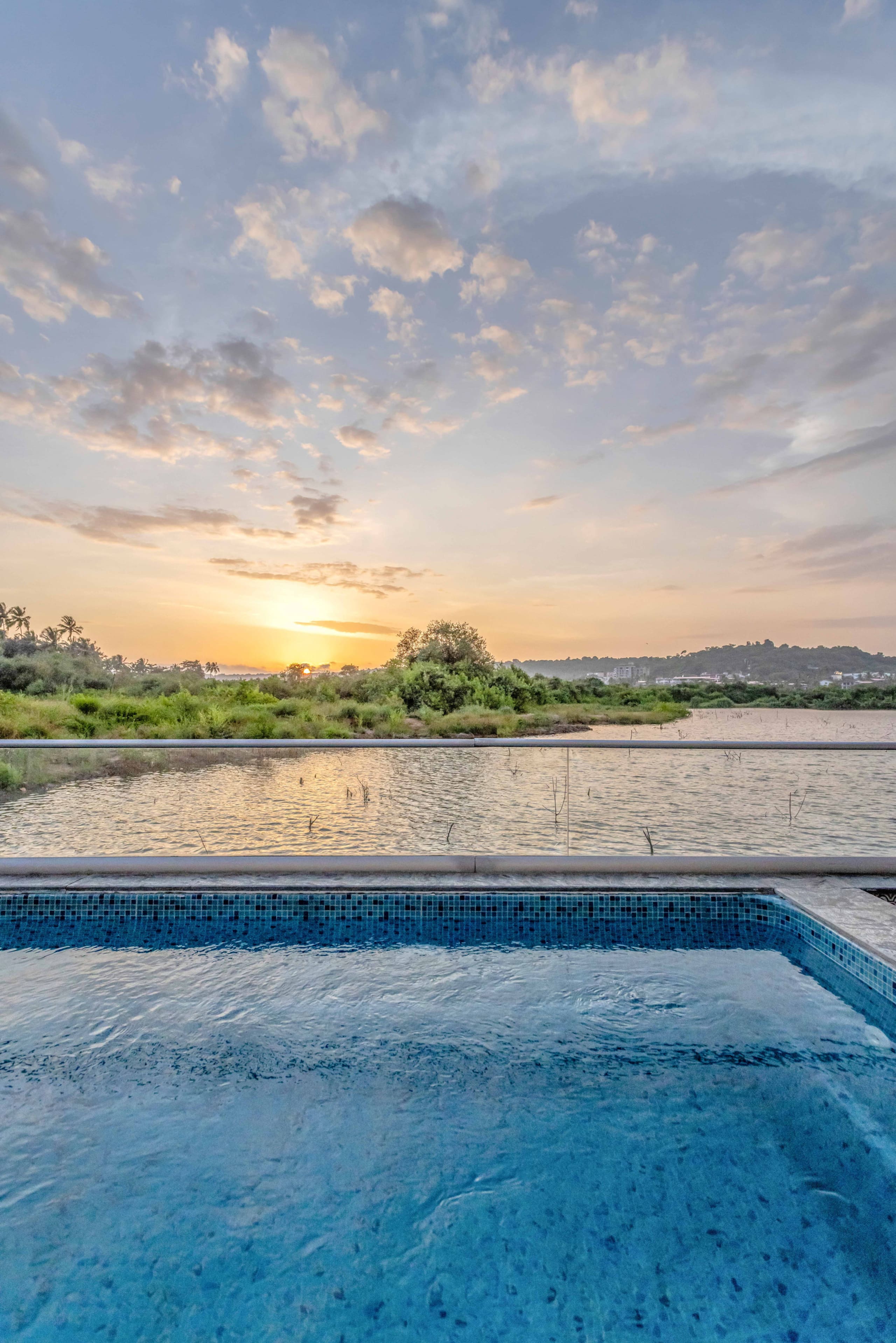 Sunset View Lakehouse | 3 BHK | Pvt Pool — photo 2