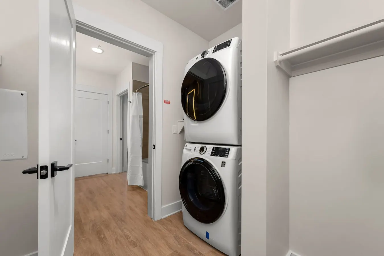 Spectacular 1-Bedroom Walk to Raymond James! 15