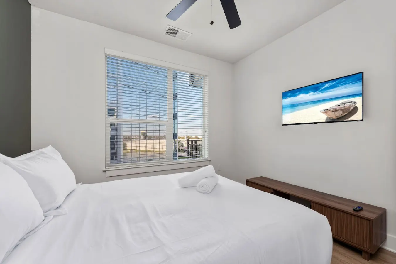 Spectacular 1-Bedroom Walk to Raymond James! 18