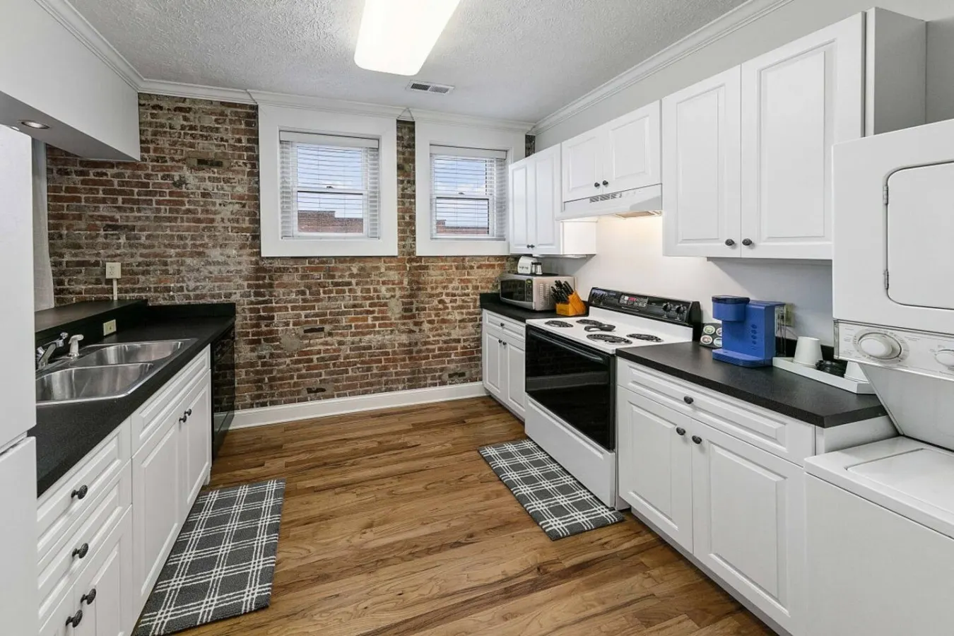 Bricks Over Broadway 30 min Smokies Downtown Loft 10