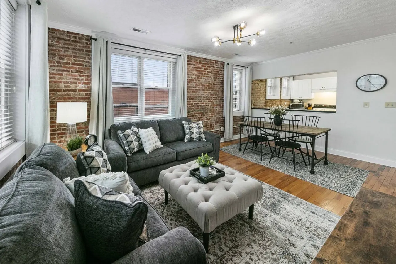 Bricks Over Broadway 30 min Smokies Downtown Loft 7