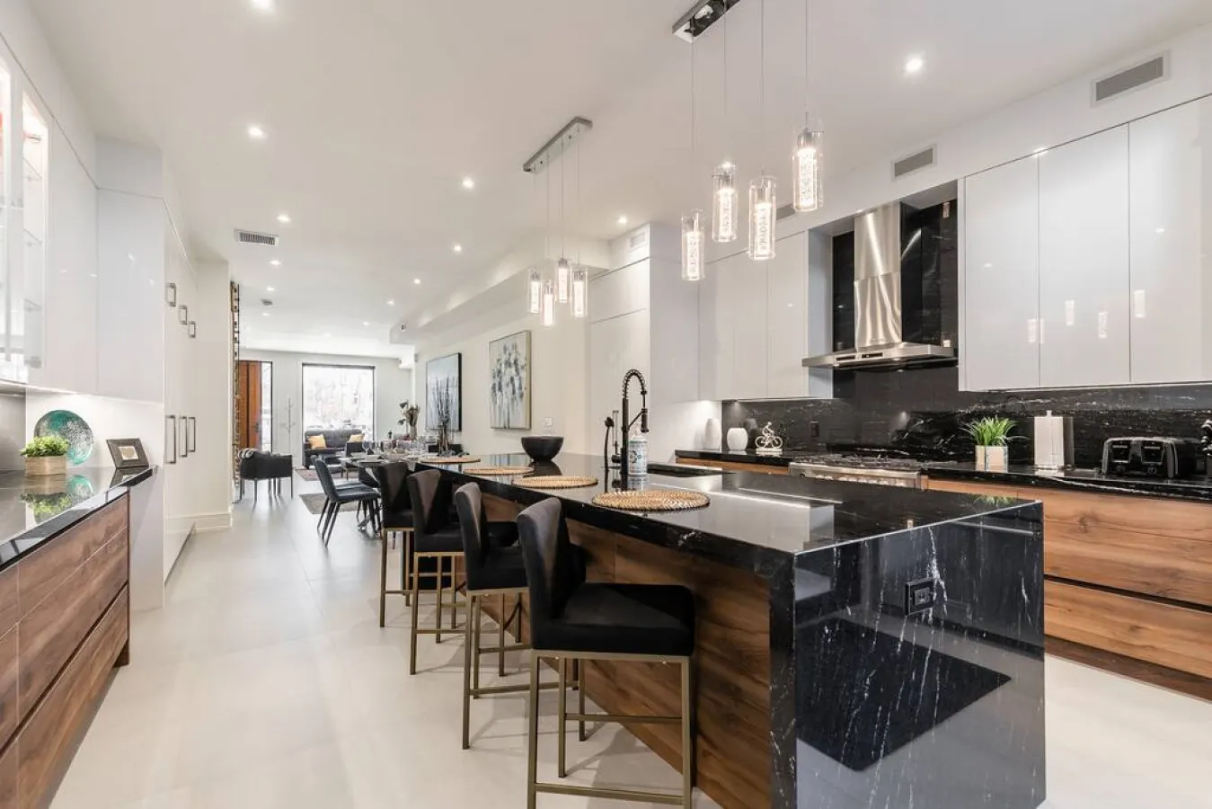 Bright Modern 3BR Executive Comfort Design 2