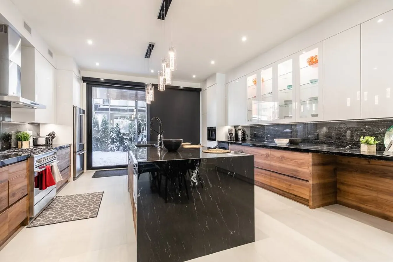 Bright Modern 3BR Executive Comfort Design 13