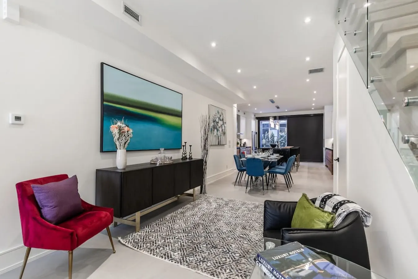 Bright Modern 3BR Executive Comfort Design 4