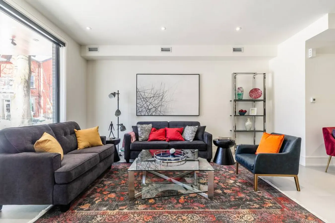 Bright Modern 3BR Executive Comfort Design 5