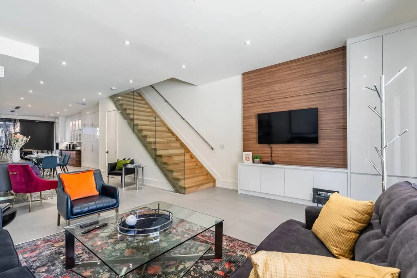 Bright Modern 3BR Executive Comfort Design 7