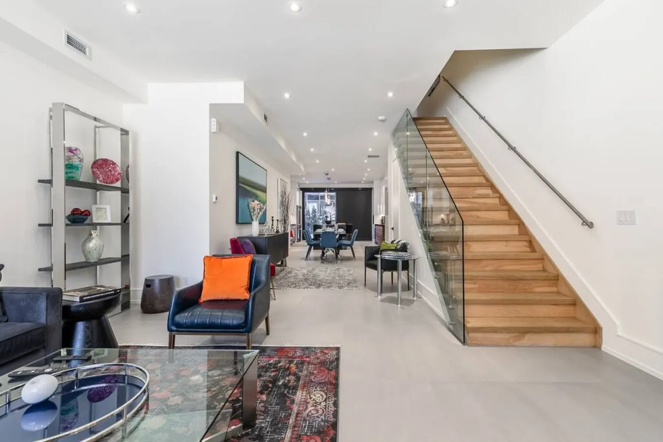 Bright Modern 3BR Executive Comfort Design 8