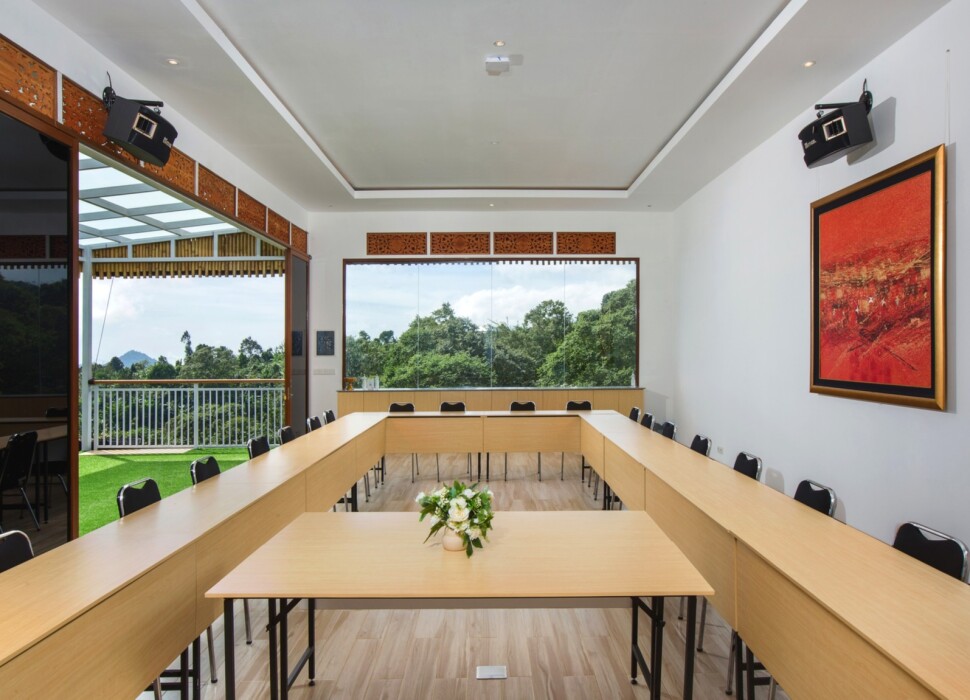 Giriwood Hotel & Villa 11